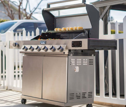 Monument Grills Stainless Smart Tech Natural/Propane Gas Grill Denali 605