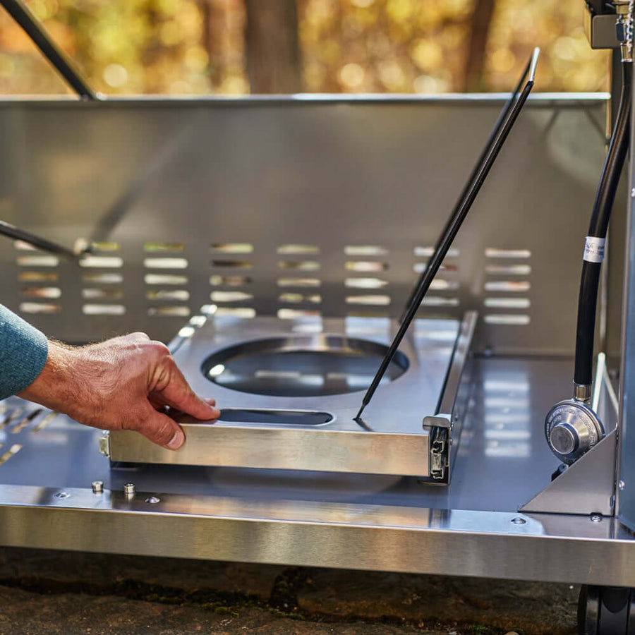 Monument Grills Stainless Smart Propane Gas Grill Denali 605Pro