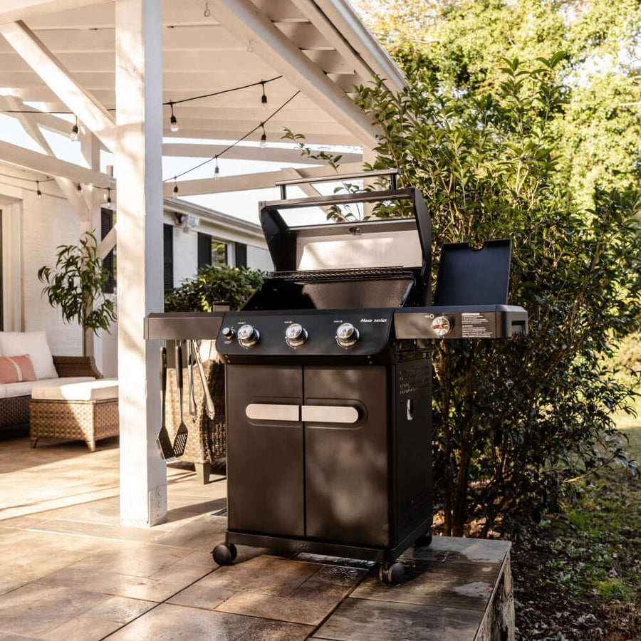 Monument Grills Black Propane Gas Grill Mesa 325