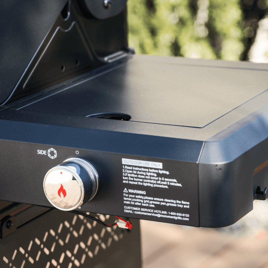 Monument Grills Black Propane Gas Grill Mesa 325